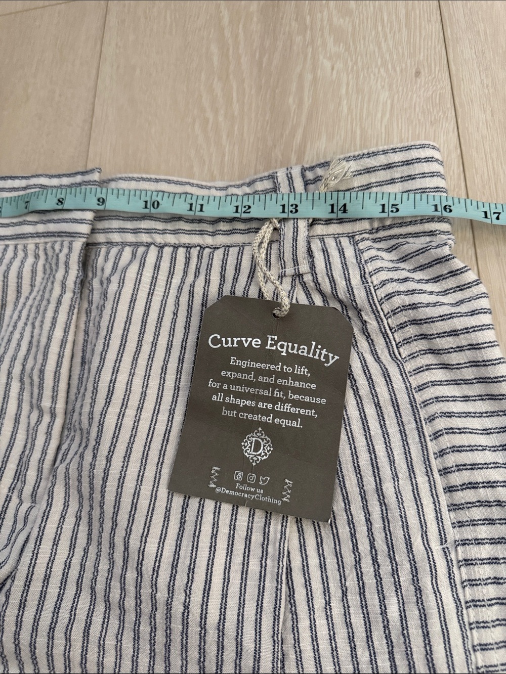 Democracy Striped Wide-Leg Chinos in White and Gray - Picture 5 of 9